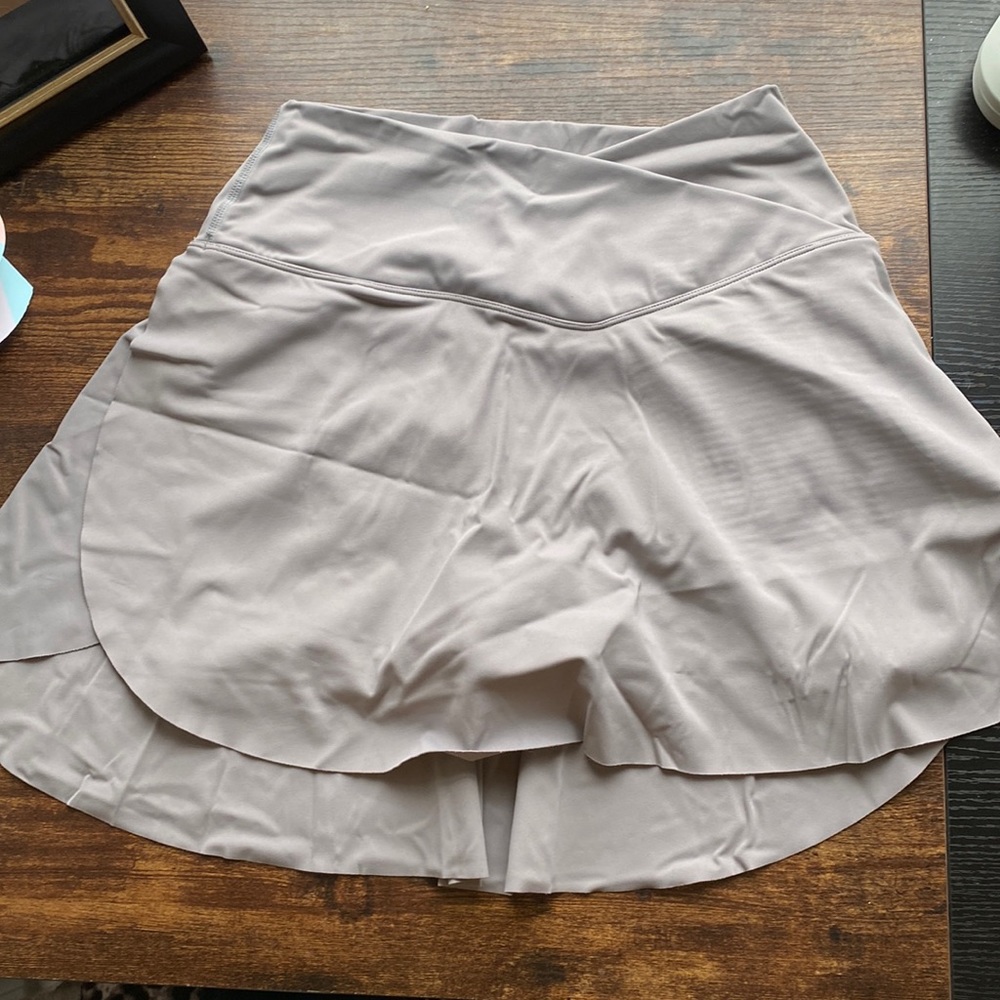 Gray Halara athletic skirt w built in shorts M